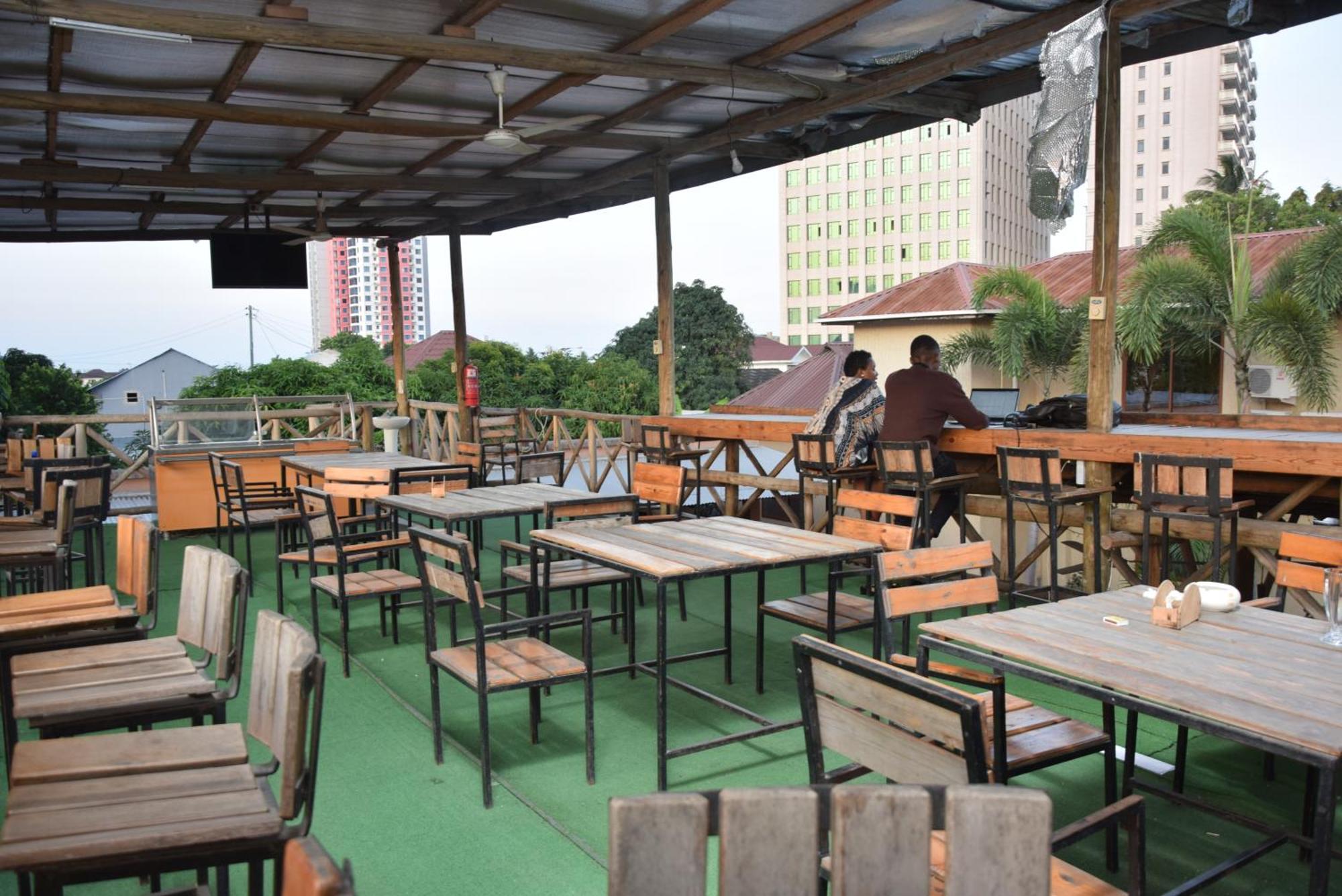 K27 Premier Backpackers Hostel Dar es Salaam Exterior photo