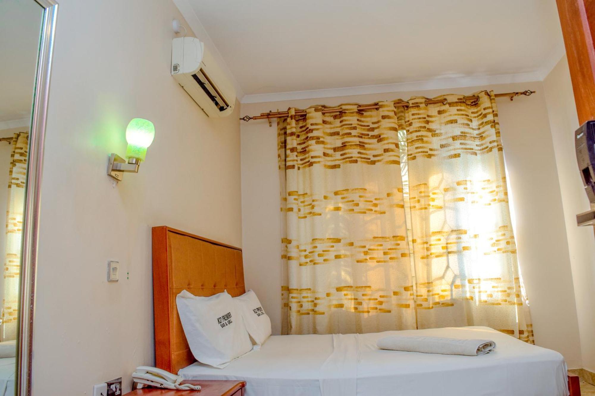 K27 Premier Backpackers Hostel Dar es Salaam Exterior photo