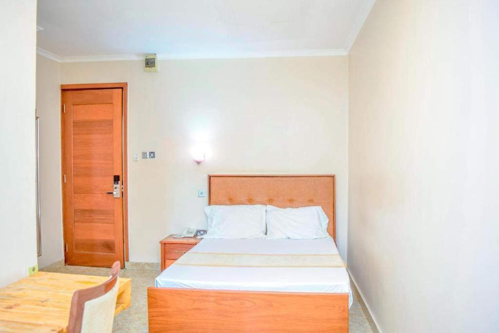 K27 Premier Backpackers Hostel Dar es Salaam Exterior photo
